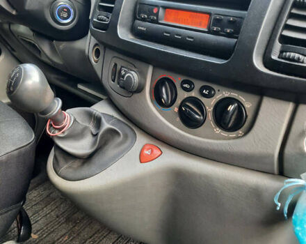 Сірий Опель Віваро, об'ємом двигуна 2.5 л та пробігом 430 тис. км за 9200 $, фото 7 на Automoto.ua