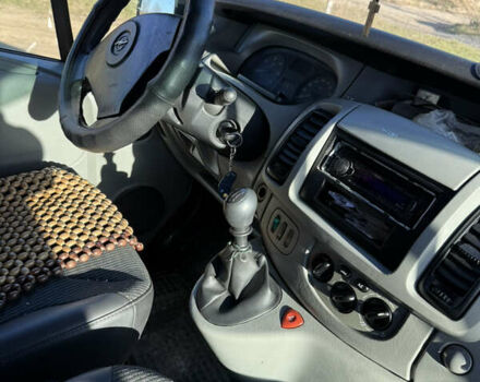 Серый Опель Виваро, объемом двигателя 2.5 л и пробегом 504 тыс. км за 8500 $, фото 6 на Automoto.ua