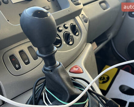 Сірий Опель Віваро, об'ємом двигуна 2 л та пробігом 404 тис. км за 7300 $, фото 9 на Automoto.ua