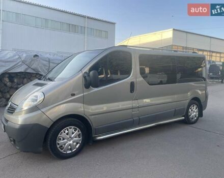 Сірий Опель Віваро, об'ємом двигуна 2 л та пробігом 212 тис. км за 10000 $, фото 1 на Automoto.ua