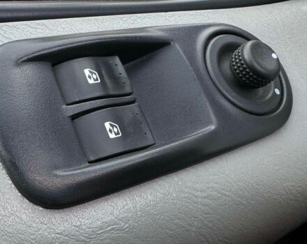 Сірий Опель Віваро, об'ємом двигуна 2.5 л та пробігом 160 тис. км за 7500 $, фото 14 на Automoto.ua