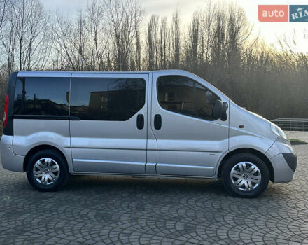 Серый Опель Виваро, объемом двигателя 2.5 л и пробегом 238 тыс. км за 13450 $, фото 5 на Automoto.ua