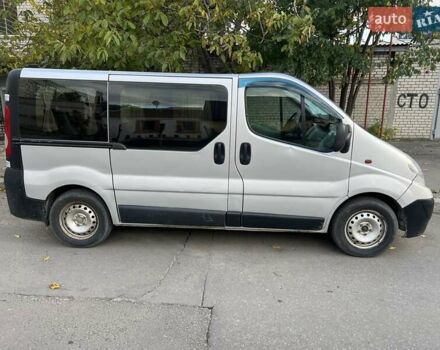 Серый Опель Виваро, объемом двигателя 2.5 л и пробегом 300 тыс. км за 7800 $, фото 3 на Automoto.ua