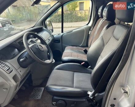 Серый Опель Виваро, объемом двигателя 2.5 л и пробегом 300 тыс. км за 7800 $, фото 5 на Automoto.ua