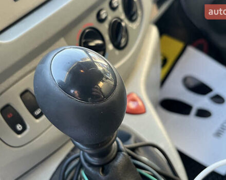 Сірий Опель Віваро, об'ємом двигуна 2 л та пробігом 404 тис. км за 7300 $, фото 10 на Automoto.ua