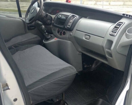 Сірий Опель Віваро, об'ємом двигуна 2 л та пробігом 254 тис. км за 9000 $, фото 20 на Automoto.ua