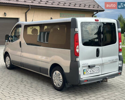 Сірий Опель Віваро, об'ємом двигуна 2 л та пробігом 415 тис. км за 8650 $, фото 1 на Automoto.ua