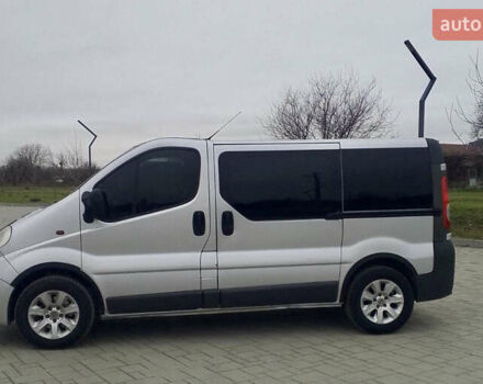 Сірий Опель Віваро, об'ємом двигуна 2 л та пробігом 254 тис. км за 9000 $, фото 1 на Automoto.ua