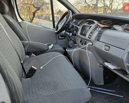 Сірий Опель Віваро, об'ємом двигуна 2 л та пробігом 262 тис. км за 10500 $, фото 3 на Automoto.ua
