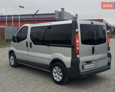 Сірий Опель Віваро, об'ємом двигуна 2 л та пробігом 254 тис. км за 9000 $, фото 2 на Automoto.ua