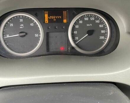 Серый Опель Виваро, объемом двигателя 2 л и пробегом 266 тыс. км за 8500 $, фото 2 на Automoto.ua