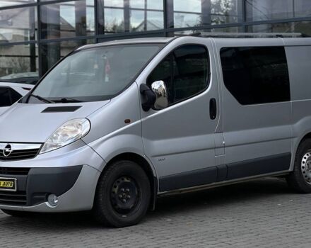 Серый Опель Виваро, объемом двигателя 2.5 л и пробегом 285 тыс. км за 8700 $, фото 2 на Automoto.ua