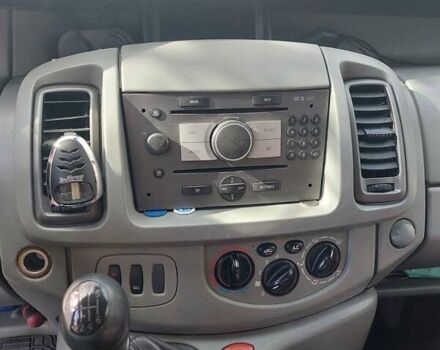 Серый Опель Виваро, объемом двигателя 2 л и пробегом 330 тыс. км за 7881 $, фото 8 на Automoto.ua