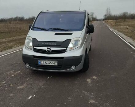 Серый Опель Виваро, объемом двигателя 2.5 л и пробегом 250 тыс. км за 10400 $, фото 14 на Automoto.ua