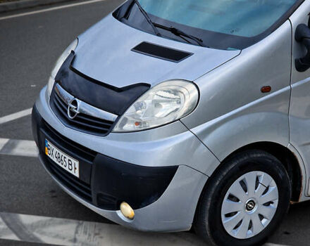 Серый Опель Виваро, объемом двигателя 2.5 л и пробегом 330 тыс. км за 9950 $, фото 3 на Automoto.ua