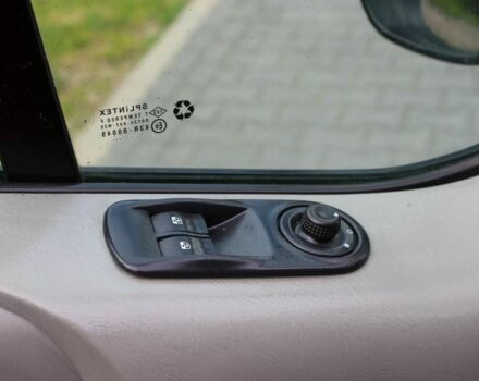 Серый Опель Виваро, объемом двигателя 2.5 л и пробегом 261 тыс. км за 7100 $, фото 20 на Automoto.ua