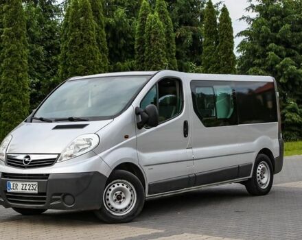 Серый Опель Виваро, объемом двигателя 2.5 л и пробегом 261 тыс. км за 7050 $, фото 2 на Automoto.ua