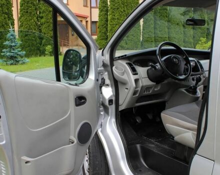 Серый Опель Виваро, объемом двигателя 2.5 л и пробегом 261 тыс. км за 7100 $, фото 16 на Automoto.ua