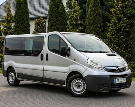 Серый Опель Виваро, объемом двигателя 2.5 л и пробегом 261 тыс. км за 7100 $, фото 3 на Automoto.ua