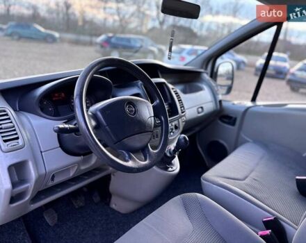 Сірий Опель Віваро, об'ємом двигуна 2 л та пробігом 243 тис. км за 13499 $, фото 9 на Automoto.ua
