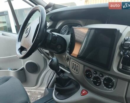 Сірий Опель Віваро, об'ємом двигуна 2.5 л та пробігом 250 тис. км за 13350 $, фото 5 на Automoto.ua