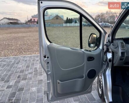 Сірий Опель Віваро, об'ємом двигуна 2 л та пробігом 243 тис. км за 13499 $, фото 7 на Automoto.ua
