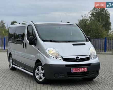 Серый Опель Виваро, объемом двигателя 2.5 л и пробегом 299 тыс. км за 13700 $, фото 2 на Automoto.ua
