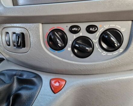 Сірий Опель Віваро, об'ємом двигуна 2 л та пробігом 256 тис. км за 7100 $, фото 20 на Automoto.ua