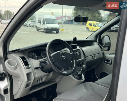 Серый Опель Виваро, объемом двигателя 2.5 л и пробегом 299 тыс. км за 13700 $, фото 43 на Automoto.ua