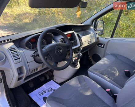Сірий Опель Віваро, об'ємом двигуна 2 л та пробігом 287 тис. км за 13800 $, фото 24 на Automoto.ua