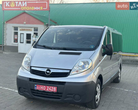 Серый Опель Виваро, объемом двигателя 2 л и пробегом 285 тыс. км за 13950 $, фото 2 на Automoto.ua