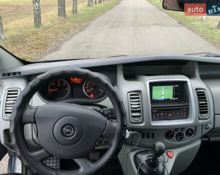 Серый Опель Виваро, объемом двигателя 2.46 л и пробегом 340 тыс. км за 15695 $, фото 12 на Automoto.ua