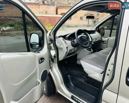 Сірий Опель Віваро, об'ємом двигуна 2 л та пробігом 264 тис. км за 14500 $, фото 10 на Automoto.ua