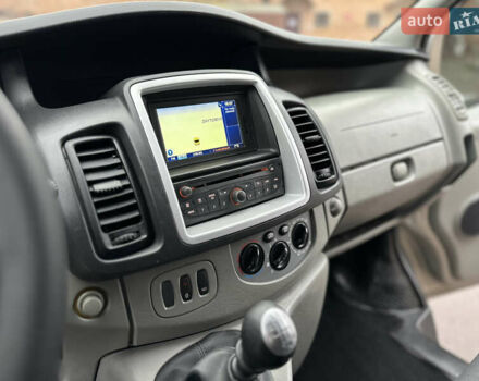 Сірий Опель Віваро, об'ємом двигуна 2 л та пробігом 264 тис. км за 14500 $, фото 19 на Automoto.ua