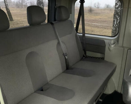 Серый Опель Виваро, объемом двигателя 2.46 л и пробегом 340 тыс. км за 15695 $, фото 9 на Automoto.ua