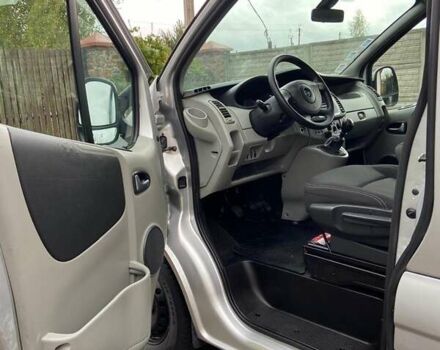 Серый Опель Виваро, объемом двигателя 2.5 л и пробегом 285 тыс. км за 13950 $, фото 13 на Automoto.ua