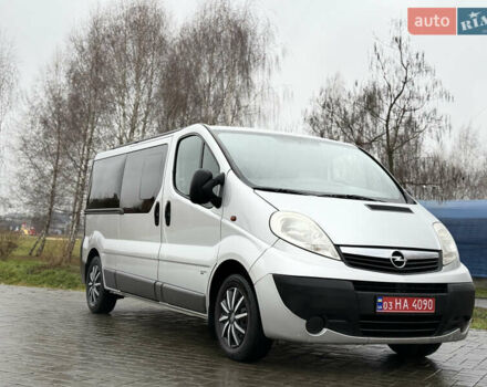 Серый Опель Виваро, объемом двигателя 2 л и пробегом 290 тыс. км за 14650 $, фото 3 на Automoto.ua