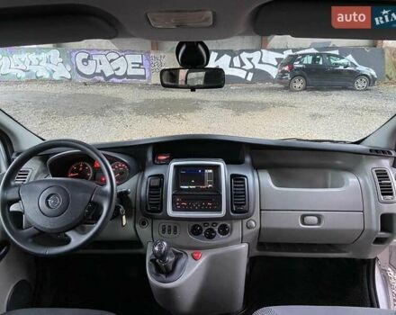 Серый Опель Виваро, объемом двигателя 2.5 л и пробегом 265 тыс. км за 13850 $, фото 4 на Automoto.ua