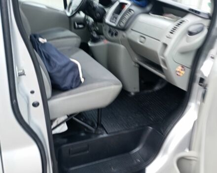 Серый Опель Виваро, объемом двигателя 2 л и пробегом 370 тыс. км за 11900 $, фото 3 на Automoto.ua