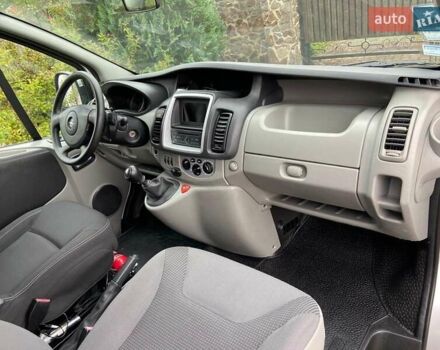 Серый Опель Виваро, объемом двигателя 2.5 л и пробегом 285 тыс. км за 13950 $, фото 7 на Automoto.ua