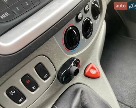 Серый Опель Виваро, объемом двигателя 2.5 л и пробегом 285 тыс. км за 13950 $, фото 29 на Automoto.ua