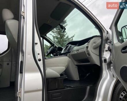 Серый Опель Виваро, объемом двигателя 2.5 л и пробегом 285 тыс. км за 13950 $, фото 31 на Automoto.ua