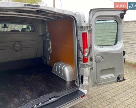 Серый Опель Виваро, объемом двигателя 2.5 л и пробегом 285 тыс. км за 13950 $, фото 28 на Automoto.ua