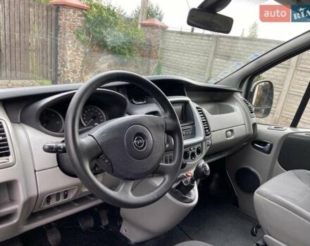 Серый Опель Виваро, объемом двигателя 2.5 л и пробегом 285 тыс. км за 13950 $, фото 15 на Automoto.ua