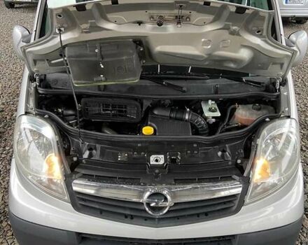 Серый Опель Виваро, объемом двигателя 2.5 л и пробегом 265 тыс. км за 13850 $, фото 42 на Automoto.ua