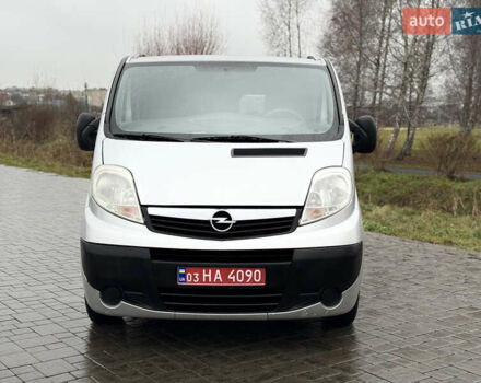 Серый Опель Виваро, объемом двигателя 2 л и пробегом 290 тыс. км за 14650 $, фото 2 на Automoto.ua