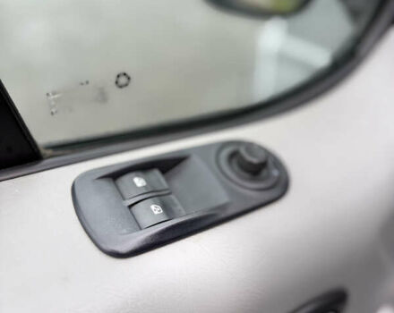 Серый Опель Виваро, объемом двигателя 2 л и пробегом 290 тыс. км за 14650 $, фото 14 на Automoto.ua