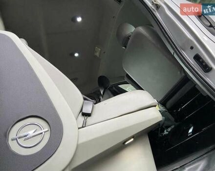 Серый Опель Виваро, объемом двигателя 2.5 л и пробегом 265 тыс. км за 13850 $, фото 22 на Automoto.ua