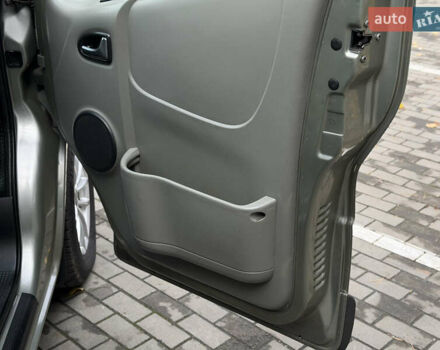 Сірий Опель Віваро, об'ємом двигуна 2 л та пробігом 282 тис. км за 13850 $, фото 24 на Automoto.ua