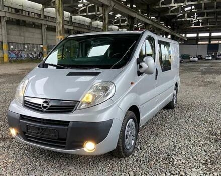 Серый Опель Виваро, объемом двигателя 2.5 л и пробегом 265 тыс. км за 13850 $, фото 2 на Automoto.ua